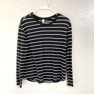 🖤 Black & white striped long shirt